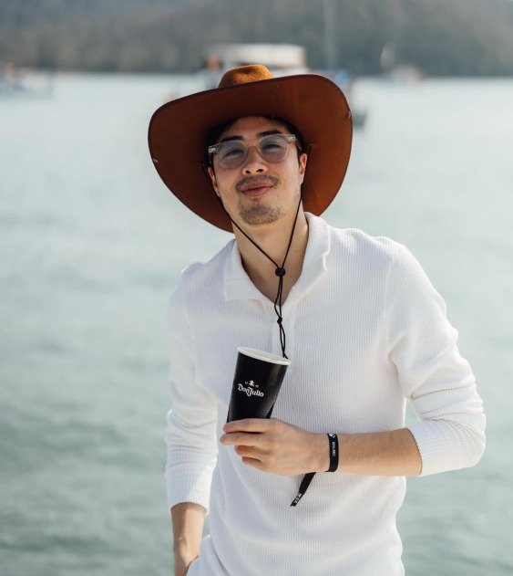 Gene Ittirit Ratanadaros em imagem relacionada à curiosidade do fandom GL sobre a vida pessoal de JingJing