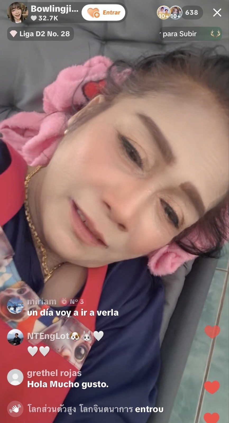 Captura de tela de live com mulher emocionada em notícia sobre preocupação do fandom GL