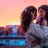 Bruna Marquezine e Alanis Guillen em cena romântica de Amor da Minha Vida, série do Disney+