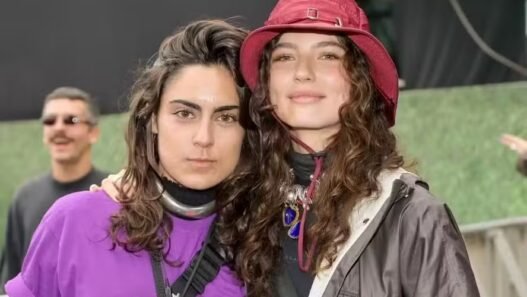 Alanis Guillen e Giovanna Reis em foto juntas antes de decisão judicial sobre medida protetiva