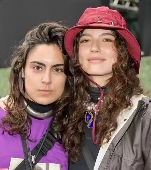 Alanis Guillen e Giovanna Reis em foto juntas antes de decisão judicial sobre medida protetiva