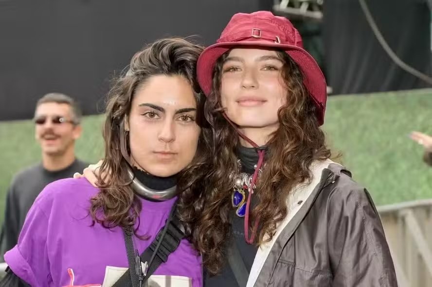 Alanis Guillen e Giovanna Reis em foto juntas antes de decisão judicial sobre medida protetiva