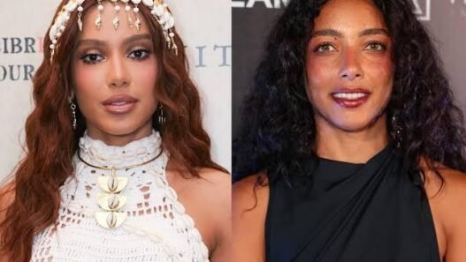 Alice Carvalho e Anitta juntas durante evento no Carnaval de 2026