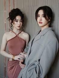 Yoko Apasra e Grace Pimlapat, atrizes ligadas à NineStar Studios
