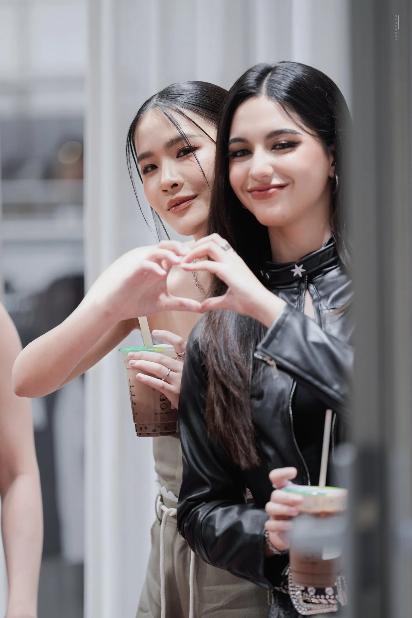 Shelly e Pundao em meio à polêmica envolvendo fandom GL e Motion Minds Entertainment